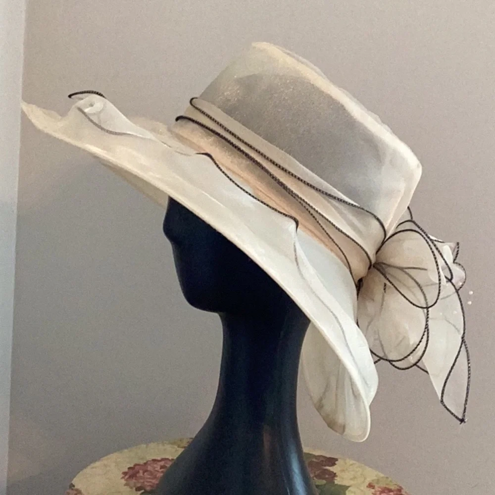 Kentucky derby FASCINATOR Organza Hat in Beige & Black - Picture 2 of 6